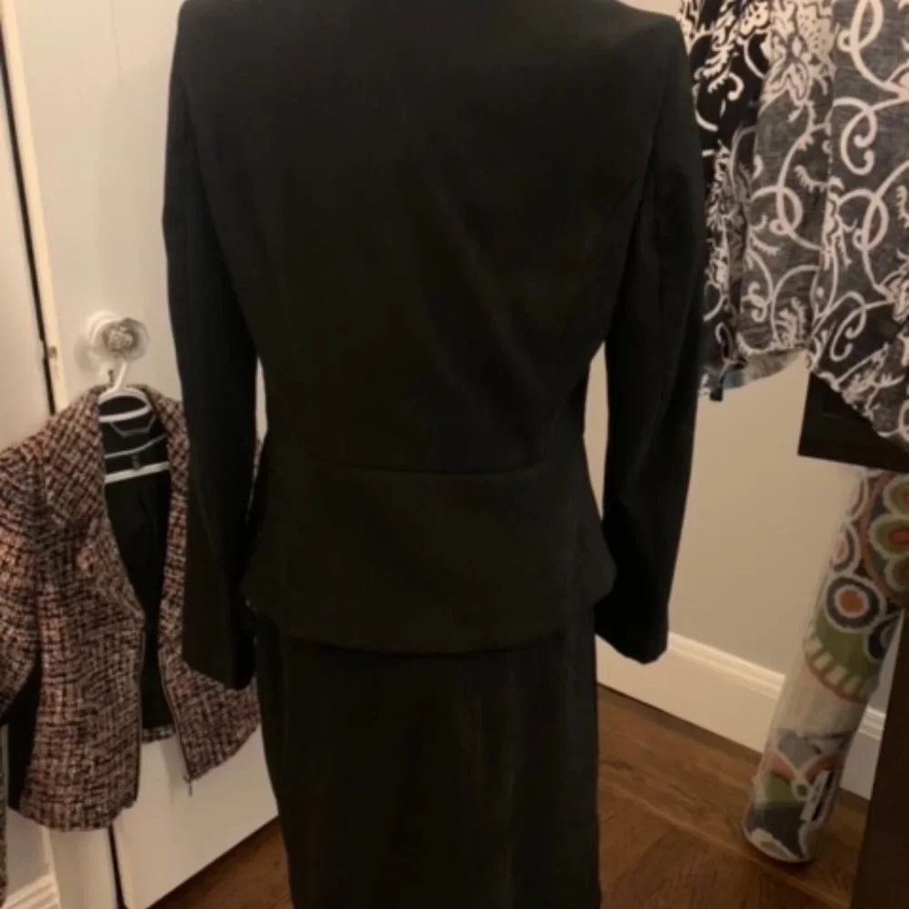 Stunning Black Suit with Elegant Pink Detail - Size 10 - Picture 2 of 2